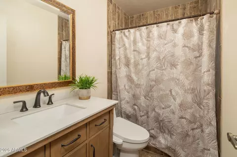 Bath - 902 E Wagoner Rd, Phoenix, AZ 85022 photo 1 of 2