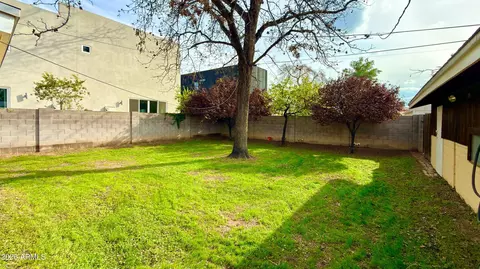 Exterior - 1011 E Medlock Dr, Phoenix, AZ 85014 photo 2 of 6