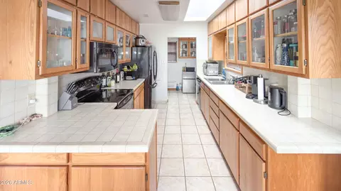 Kitchen - 1011 E Medlock Dr, Phoenix, AZ 85014 photo 1 of 1