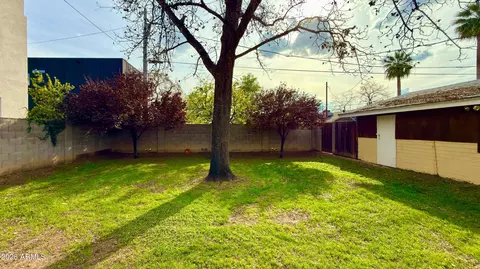 Exterior - 1011 E Medlock Dr, Phoenix, AZ 85014 photo 3 of 6