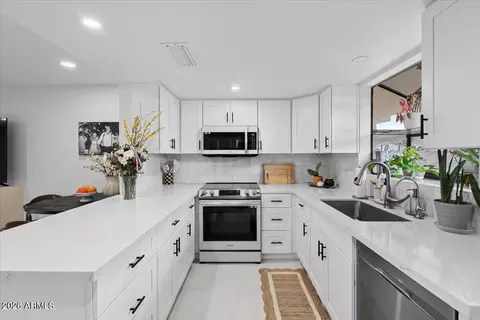 Kitchen - 4835 E Mcneil St #3, Phoenix, AZ 85044 photo 1 of 3