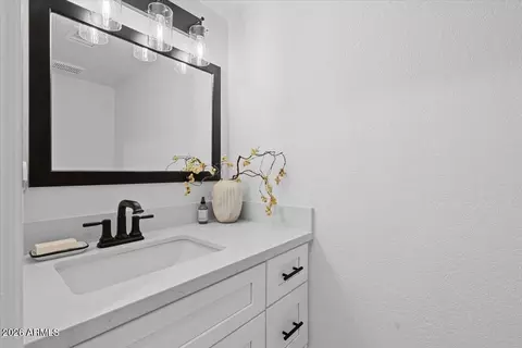 Bath - 4835 E Mcneil St #3, Phoenix, AZ 85044 photo 1 of 2