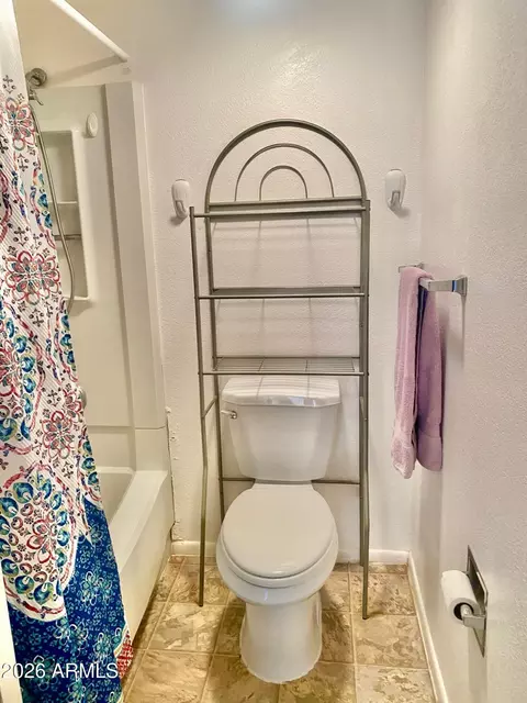 Bath - 320 E Lancaster Ct, Florence, AZ 85132 photo 2 of 3