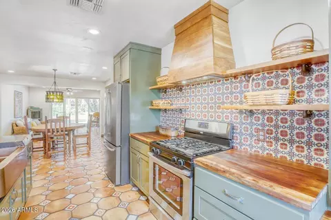 Kitchen - 5312 N 9th St, Phoenix, AZ 85014 photo 4 of 6