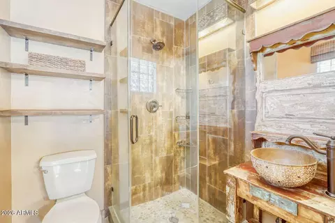 Bath - 5312 N 9th St, Phoenix, AZ 85014 photo 5 of 6