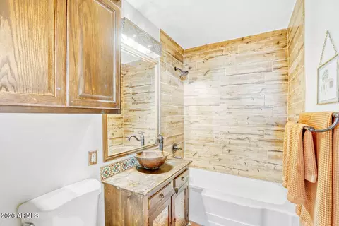 Bath - 5312 N 9th St, Phoenix, AZ 85014 photo 6 of 6