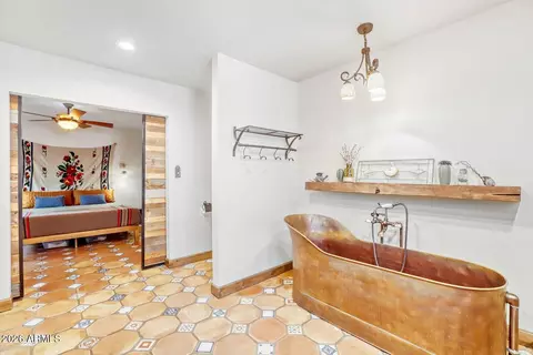 Bath - 5312 N 9th St, Phoenix, AZ 85014 photo 1 of 6