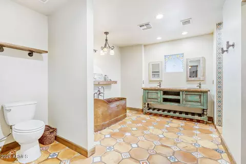 Bath - 5312 N 9th St, Phoenix, AZ 85014 photo 4 of 6