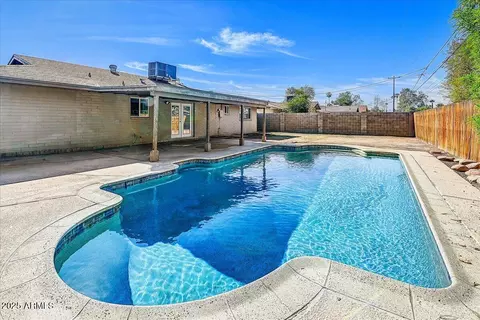 Exterior - 720 E Broadway Ln, Tempe, AZ 85282 photo 3 of 4