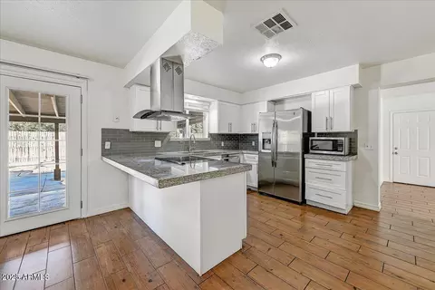 Kitchen - 720 E Broadway Ln, Tempe, AZ 85282 photo 1 of 2