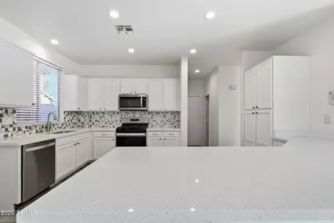 Kitchen - 891 E Sherri Dr, Gilbert, AZ 85296 photo 2 of 2