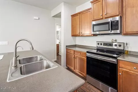 Kitchen - 4516 E Santa Fe Ln, Gilbert, AZ 85297 photo 4 of 5