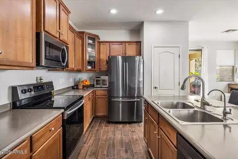 Kitchen - 4516 E Santa Fe Ln, Gilbert, AZ 85297 photo 3 of 5