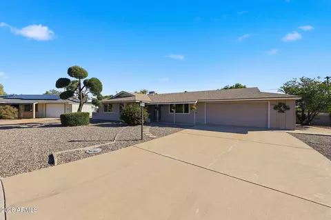 11601 N Hacienda Dr, Sun City, AZ 85351