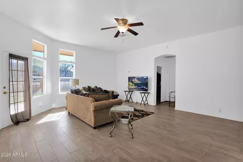 Living - 907 E Gary Ln, Phoenix, AZ 85042 photo 5 of 5