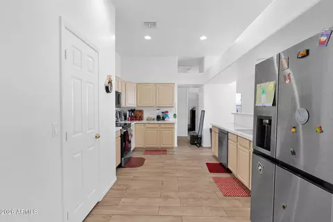 Entry Way - 907 E Gary Ln, Phoenix, AZ 85042 photo 2 of 2