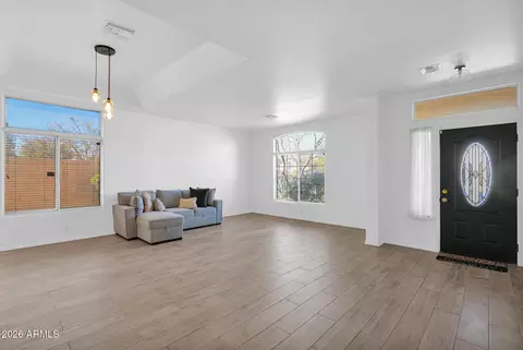 Living - 907 E Gary Ln, Phoenix, AZ 85042 photo 1 of 5