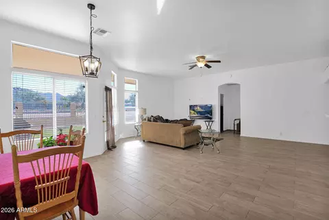 Living - 907 E Gary Ln, Phoenix, AZ 85042 photo 4 of 5