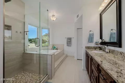 Bath - 5444 W Electra Ln, Glendale, AZ 85310 photo 9 of 11
