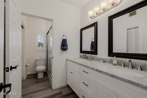 Bath - 5444 W Electra Ln, Glendale, AZ 85310 photo 10 of 11
