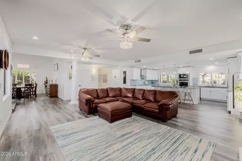 Living - 5444 W Electra Ln, Glendale, AZ 85310 photo 2 of 2