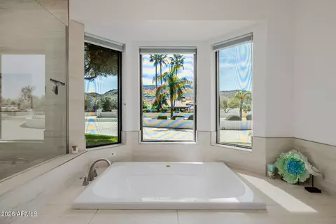 Bath - 5444 W Electra Ln, Glendale, AZ 85310 photo 3 of 11