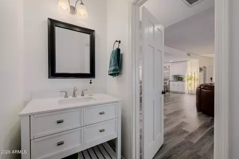 Bath - 5444 W Electra Ln, Glendale, AZ 85310 photo 2 of 11