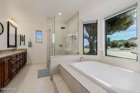 Bath - 5444 W Electra Ln, Glendale, AZ 85310 photo 4 of 11