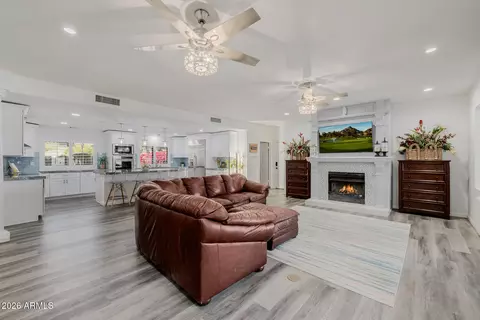 Living - 5444 W Electra Ln, Glendale, AZ 85310 photo 1 of 2