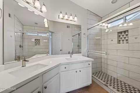 Bath - 4034 E Anderson Dr, Phoenix, AZ 85032 photo 3 of 3