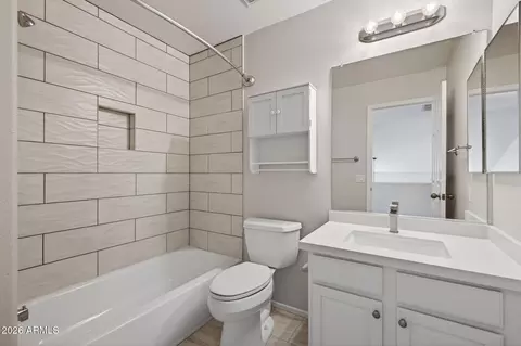 Bath - 4034 E Anderson Dr, Phoenix, AZ 85032 photo 1 of 3