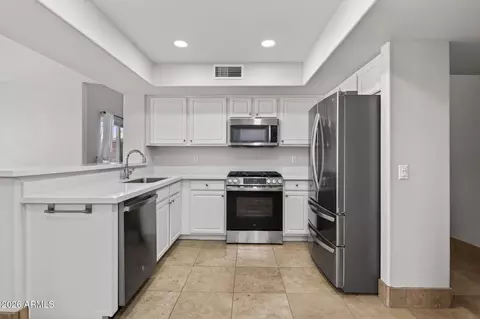 Kitchen - 4034 E Anderson Dr, Phoenix, AZ 85032 photo 2 of 2