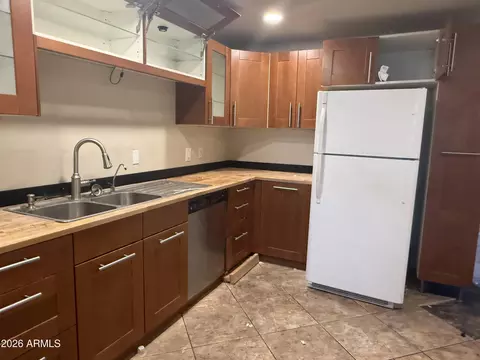 Kitchen - 1207 E Georgia Ave, Phoenix, AZ 85014 photo 3 of 5