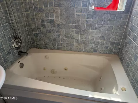 Bath - 1207 E Georgia Ave, Phoenix, AZ 85014 photo 4 of 4