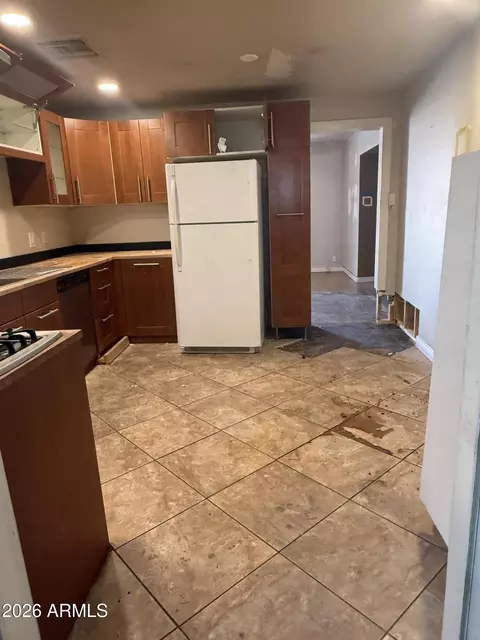 Kitchen - 1207 E Georgia Ave, Phoenix, AZ 85014 photo 5 of 5