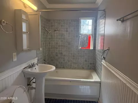 Bath - 1207 E Georgia Ave, Phoenix, AZ 85014 photo 3 of 4