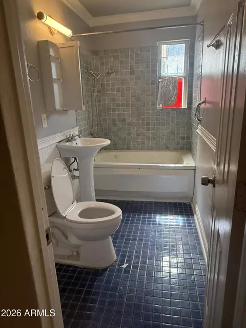 Bath - 1207 E Georgia Ave, Phoenix, AZ 85014 photo 1 of 4