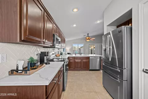 Kitchen - 3590 E Gleneagle Pl, Chandler, AZ 85249 photo 1 of 2