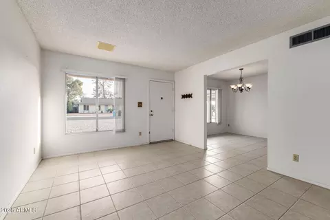 Living - 3718 W Dailey St, Phoenix, AZ 85053 photo 2 of 4