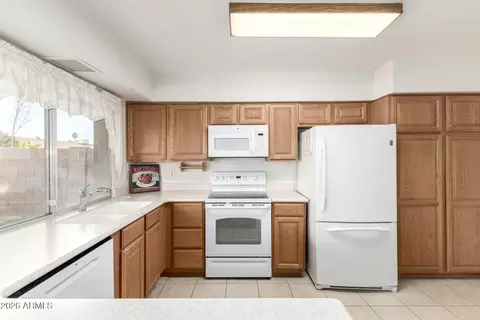 Kitchen - 3718 W Dailey St, Phoenix, AZ 85053 photo 2 of 2