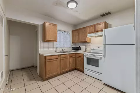 Kitchen - 6201 N 9th Pl, Phoenix, AZ 85014 photo 3 of 5