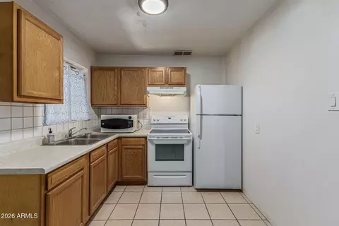 Kitchen - 6201 N 9th Pl, Phoenix, AZ 85014 photo 4 of 5