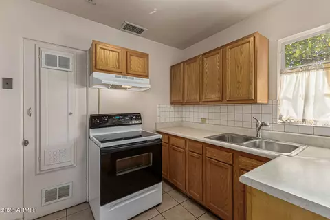 Kitchen - 6201 N 9th Pl, Phoenix, AZ 85014 photo 2 of 5