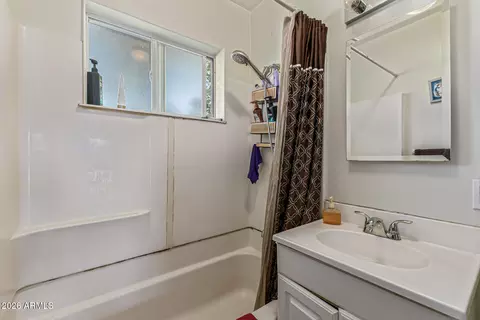 Bath - 6201 N 9th Pl, Phoenix, AZ 85014 photo 3 of 3