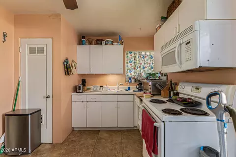 Kitchen - 6201 N 9th Pl, Phoenix, AZ 85014 photo 5 of 5