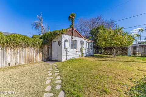 Exterior - 6201 N 9th Pl, Phoenix, AZ 85014 photo 9 of 14