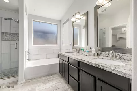 Bath - 2403 E Rosemonte Dr, Phoenix, AZ 85050 photo 1 of 3