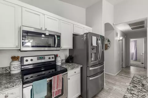 Kitchen - 2403 E Rosemonte Dr, Phoenix, AZ 85050 photo 4 of 6