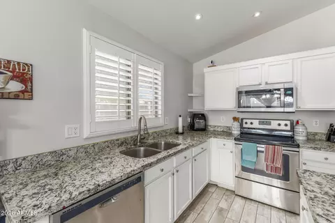 Kitchen - 2403 E Rosemonte Dr, Phoenix, AZ 85050 photo 3 of 6