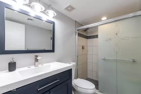 Bath - 4201 E Camelback Rd #41, Phoenix, AZ 85018 photo 1 of 2